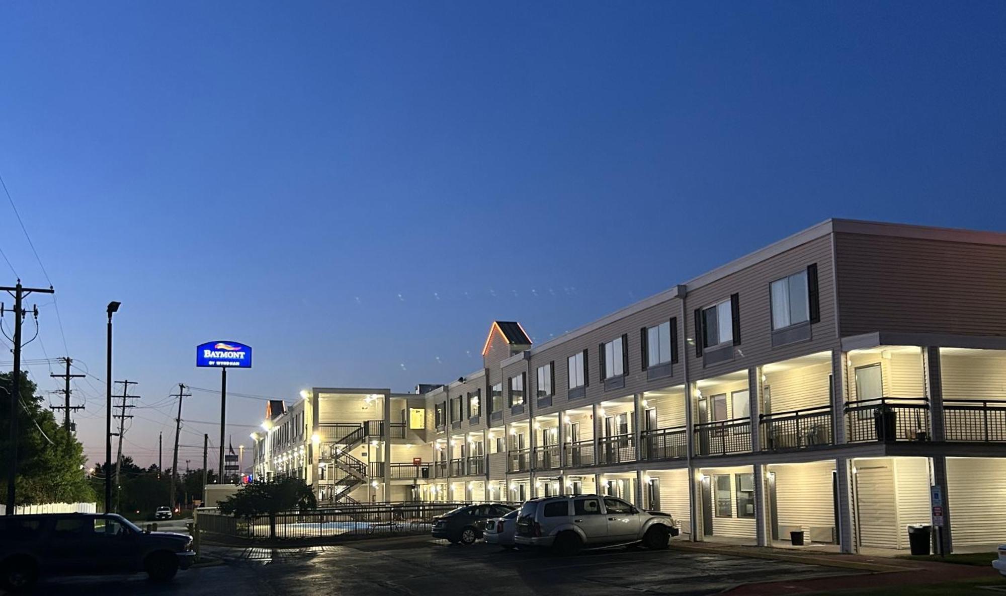 Baymont Inn And Suites By Wyndham Columbus / Near Osu Exterior photo