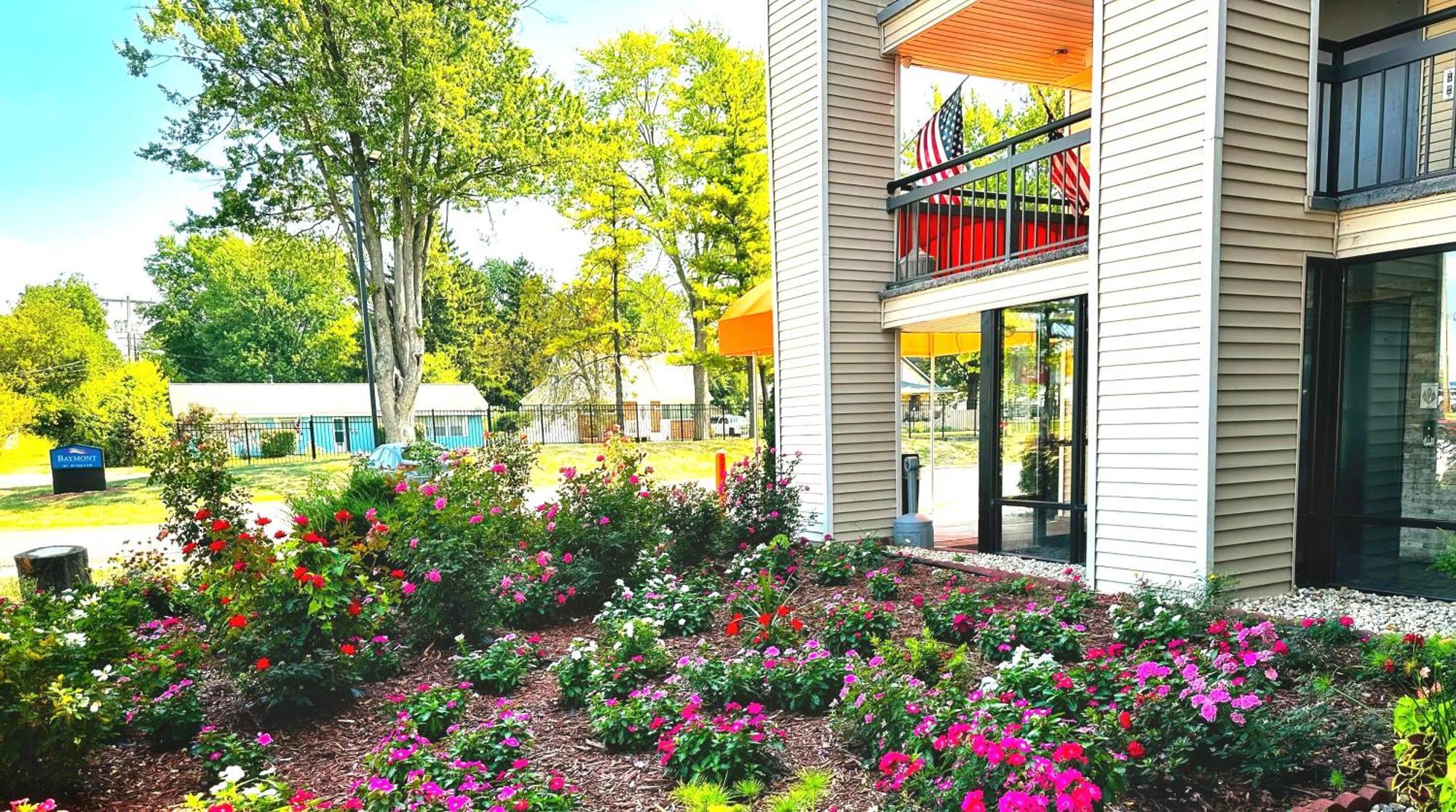 Baymont Inn And Suites By Wyndham Columbus / Near Osu Exterior photo